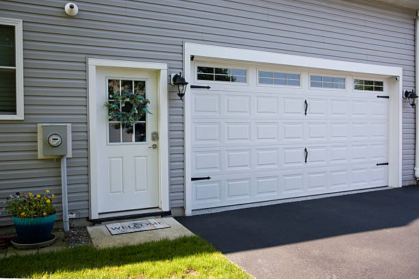 24/7 Emergency Garage Door Roller Replacement experts in Hooks, TX